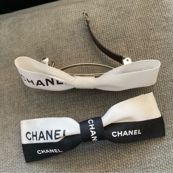 Authentic Chanel Gift Wrapping Ribbon on Barrette - Picture 3 of 16